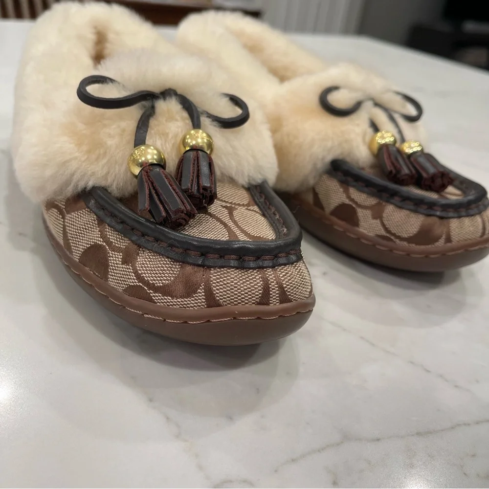 🎉2X HOST PICK🎉 Coach Fiona signature & leather shear line moccasin slippers - Picture 2 of 10
